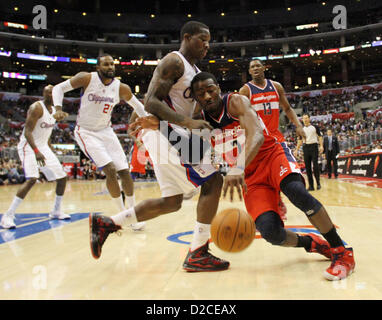 19. Januar 2013 gilt - Los Angeles, Kalifornien, USA - Clippers Sicherungspunkt Guard Eric Bledsoe defensive Druck auf Assistenten backup Point Guard John Wall als die Los Angeles Clippers Niederlage der Besuch Washington Wizards-94-87 auf Samstag, 19. Januar 2013 im Staples Center in Los Angeles, Kalifornien. (Kredit-Bild: © Burt Harris/Prensa Internacional/ZUMAPRESS.com) Stockfoto