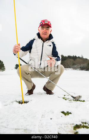 15. und Mittwoch, 16. Januar 2013, auf den Par 3 11. and13th Löchern in Aberystwyth Golf Club. Dann musste der Aberystwyth Golf Club-Mitglied für zwei Flaschen Whisky Club Kumpels infolgedessen berappen für. Ladbrokes setzen die Chancen auf eine solche Leistung bei 1 Million zu eins Foto © Keith Morris Aberystwyth Wales UK 19. Januar 2013 Stockfoto