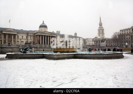 London, UK. 20. Januar 2013. Schnee am Trafalgar Square in London, England. Alamy Live-Nachrichten Stockfoto