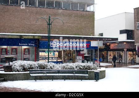 Pfandleiher in Shelton Square in Schneewetter, Stadtzentrum von Coventry, UK Stockfoto