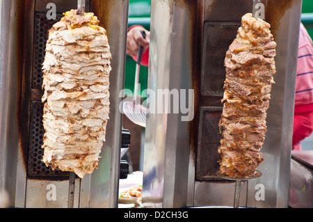 Huhn und Fleisch Kebab essen aus der Türkei Stockfoto