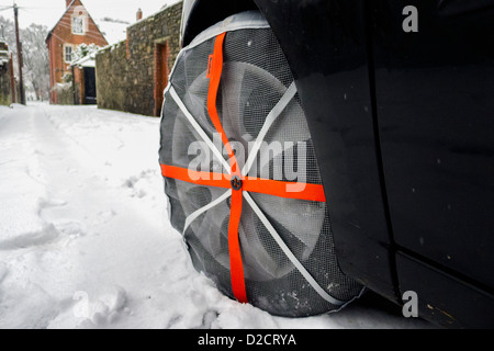 AutoSock-Auto-Reifen (Reifen)-Gerät für das fahren auf Schnee und Eis Stockfoto