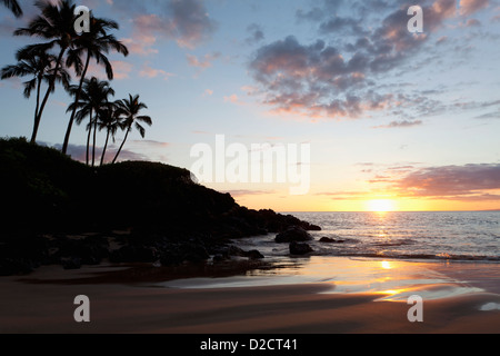 Sonnenuntergang am Ulua Beach, Wailea, Maui, Hawaii. Stockfoto
