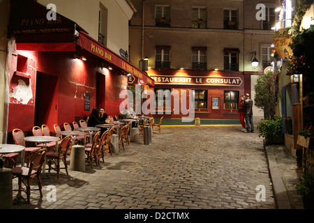 Rue Poulbot in Montmartre in der Nacht Stockfoto