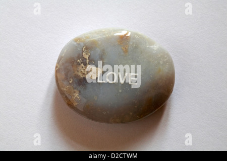 Fair-Trade-Stimmung-Kiesel - Liebe pebble isolierten auf weißen Hintergrund Stockfoto