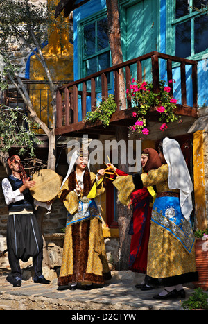 Kappadokien-Griechen aus ("neu") Nea Karvali, Tanz der "Konyali' ('von Konya"). Kavala, Mazedonien, Griechenland Stockfoto