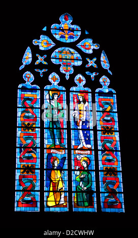 Glasmalerei mit Bild von Jeanne d ' Arc und Charles VII in Kathedrale von Fougères, Frankreich Stockfoto