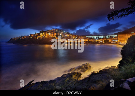 Der "Rückseite" der Stadt Kavala mit seiner "Symbol", "Kamares" ("Bögen", osmanischen Aquädukt), Mazedonien, Griechenland. Stockfoto