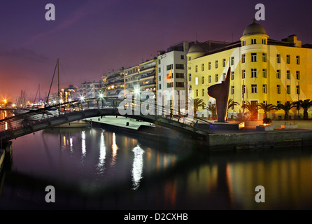 Nacht-Blick auf die Strandpromenade der Stadt Volos, Magnesia, Thessalien, Griechenland. Stockfoto