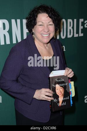 Sonia Sotomayor Ankünfte Supreme Court Justice Sonia Sotomayor Booksigning meine geliebten Welt Barnes Noble Union Square New York Stockfoto