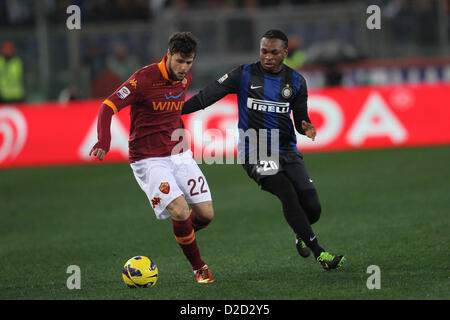 20.01.2013 Rom, Italien. Mattia Destro und Joel Chukwuma Obi in Aktion während der Serie A Spiel zwischen Roma und Inter Mailand aus dem Stadio Olympico. Stockfoto