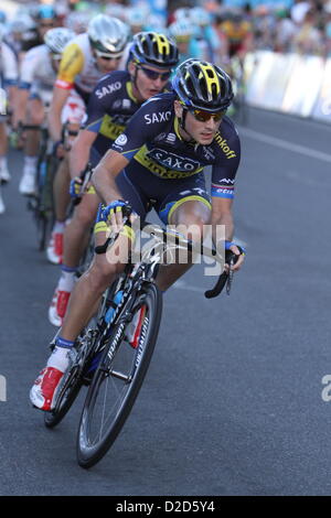 Manuele Boara (vorne) und Jay McCarthy (hinten) von Team Saxo Tinkoff führt das Hauptfeld während der Völker Wahl Classic der Santos Tour Down Under 2013 in Adelaide, South Australia am 20. Januar 2013 Stockfoto