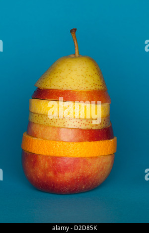 Scheiben von verschiedenen Früchten gestapelt, um die Form der ein Stück Obst umfassen Stockfoto