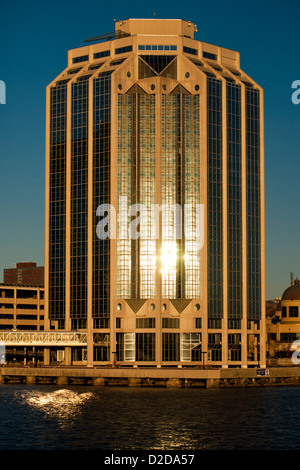 Die Purdy Wharf Tower 2 Büroturm an der Uferpromenade von Halifax, Nova Scotia, Kanada. Stockfoto