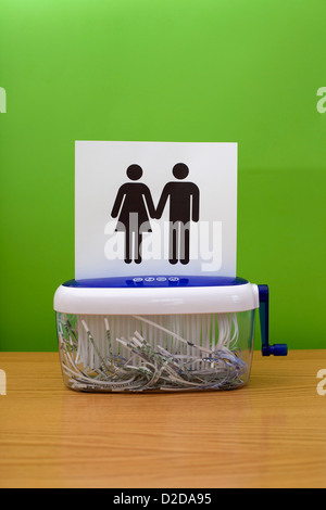 Hand in Hand, etwa zu zerkleinernden Gender-Symbole Stockfoto