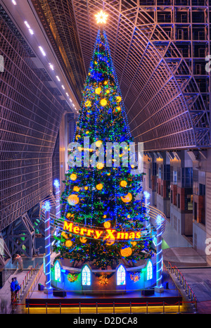 Weihnachtsbaum am Bahnhof Kyoto 21. November 2012 in Kyoto, Japan. Stockfoto