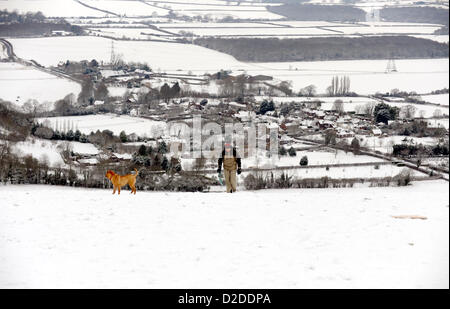 in der Nähe von Brighton, Sussex, UK. 21. Januar 2013 - Wandern im Schnee auf der South Downs am Deich des Teufels in der Nähe von Brighton heute Stockfoto