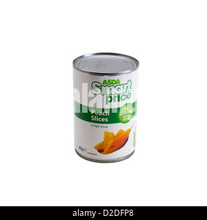 ASDA Smart Preis Eigenmarke Pfirsich Scheiben in einer Dose 411g isoliert auf weiss. Stockfoto