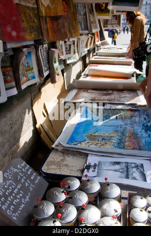 Stall mit Gemälden und Zeichnungen zu verkaufen, linkes Ufer des Flusses Seine, Paris Stockfoto
