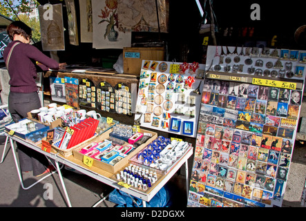 Stand der Souvenirs zum Verkauf, Rive Gauche, Paris Stockfoto