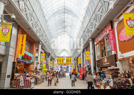 Kyushu, Kagoshima, Kagoshima City, Japan, Tenmonkan-Dori-Einkaufspassage Stockfoto