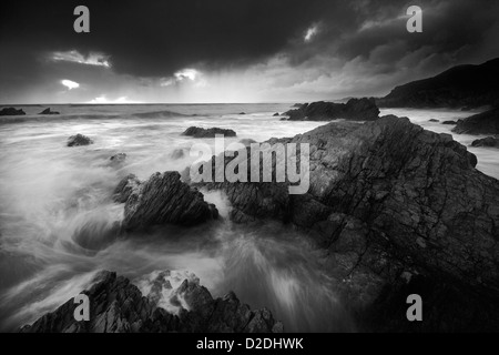 Einbruch der Dunkelheit Ansätze Sharrow Strand Whitsand Bay Cornwall UK Stockfoto