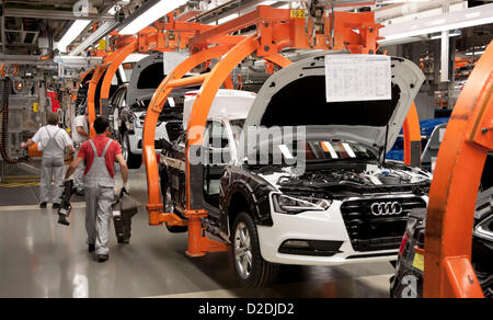 Produktionslinie für Audi A4 im Audi-Werk Ingolstadt, 29. Februar 2012. Stockfoto