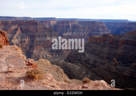 Blick hinunter in den Grand Canyon aus Guano Point Grand Canyon West Arizona usa Stockfoto