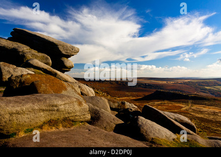 Carl Wark Eisenzeit Wallburg betrachtet aus Higger Tor in der Nähe von Hathersage im Peak District Nationalpark Derbyshire England UK Stockfoto