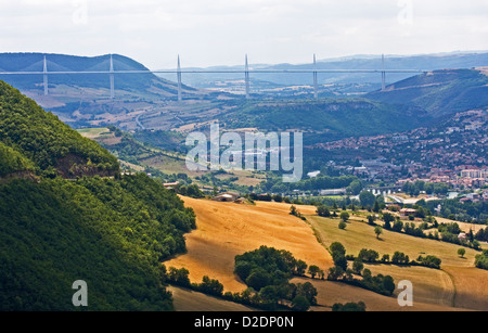 Das Viadukt von Millau, 2,4 km lang (1.5miles) ist die höchste Brücke der Welt. Stockfoto