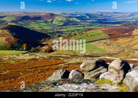 Blick über Higger Tor in der Nähe von Hathersage in Richtung Hope Valley im Peak District Nationalpark Derbyshire England UK Stockfoto