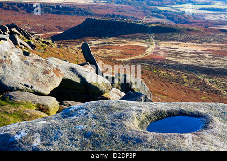 Carl Wark Eisenzeit Wallburg betrachtet aus Higger Tor in der Nähe von Hathersage im Peak District Nationalpark Derbyshire England UK Stockfoto