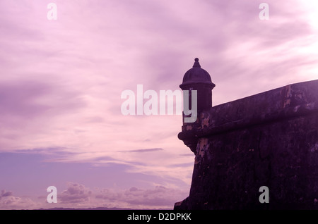 Puerto Rico gewölbt Wachhäuschen (Garita) im Castillo San Felipe del Morro Festung, Altstadt von San Juan Stockfoto