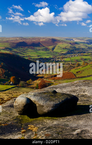 Blick über Higger Tor in der Nähe von Hathersage in Richtung Hope Valley im Peak District Nationalpark Derbyshire England UK Stockfoto