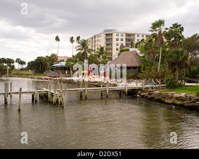 Tintenfisch-Lippen-Restaurant-Bar grill Eau Gallie Causeway über die Indian River Lagune an Melbourne Florida auf den Intracoastal Stockfoto