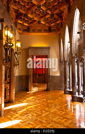 Details Palau Güell entworfene katalanischen Architekten Antoni Gaudi, Barcelona, Katalonien, Spanien Stockfoto