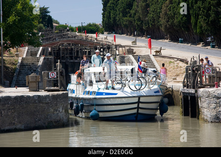 Fonseranes Kanalschleusen, Béziers, Frankreich. Die Serie von sieben Schleusen auf dem Canal du Midi entworfen von Paul Riquet, 1681 vollendet Stockfoto