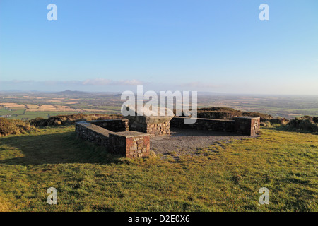 Gedenkstätte Stein auf dem Gipfel des John F. Kennedy Arboretum, Co. Wexford, Irland. Stockfoto