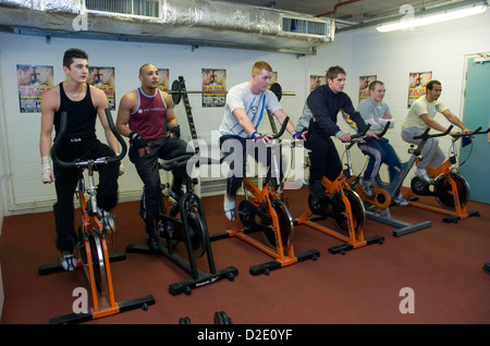 WALISER Boxer Nathan geschickt (links) Training im Millennium Stadium in Cardiff. Stockfoto