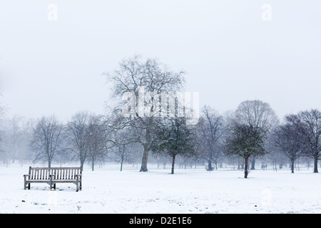 Verschneiten Hyde Park in London. Stockfoto
