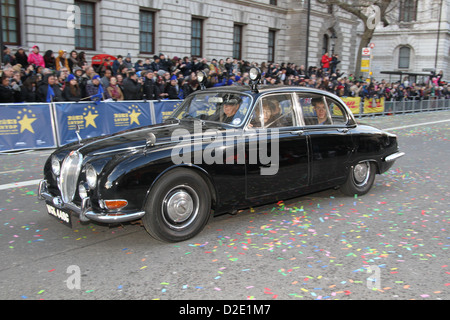 Modell: Jaguar S-Type-Jahr: 1969 Kraft: Metropolitan Police Car am 2013 New Years Day Parade in London Stockfoto