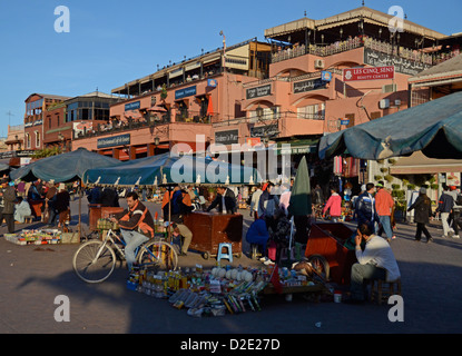 Späten Nachmittag Szene, Djemaa el Fna, Marrakesch Stockfoto