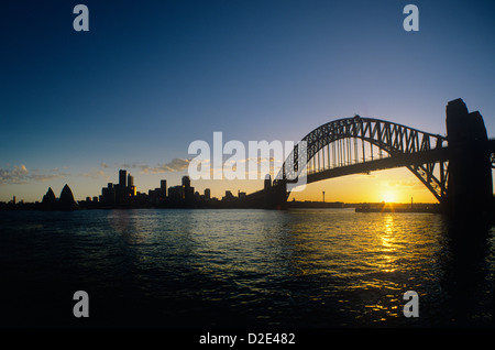 Australien, New South Wales, Milsons Point, Sydney Harbour bei Sonnenuntergang Stockfoto