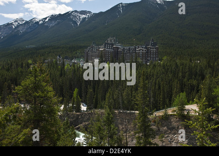 FAIRMONT BANFF SPRINGS HOTEL AUS ÜBERRASCHUNG PUNKT BOW RIVER BANFF ALBERTA KANADA Stockfoto