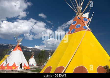 MALTE INDIANISCHE TIPIS SAINT MARY LODGE RESORT SAINT MARYS GLACIER NATIONALPARK MONTANA USA Stockfoto