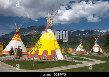 MALTE INDIANISCHE TIPIS SAINT MARY LODGE RESORT SAINT MARYS GLACIER NATIONALPARK MONTANA USA Stockfoto