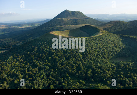 SCHLACKEN KEGEL KRATER PUY DE DOME CHAINE DES DURCHREISE NATURPARK VULKANE AUVERGNE MASSIV ZENTRALFRANKREICH Stockfoto