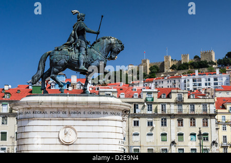 Ein Reiterstandbild von Dom João i., auch bekannt als John I von Portugal, befindet sich in Figueira Platz (Praca da Figueira) Lissabon Stockfoto