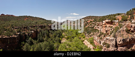 Ansicht des Oak Creek Canyon von Midgley Brücke in Richtung Sedona in Arizona USA Stockfoto