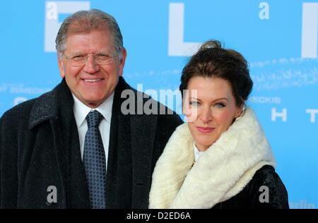 Regisseur Robert Zemeckis mit seiner Frau Leslie Harter kümmern sich um die Premiere des Films "Flug im Sony Center Theater in Berlin, Deutschland, am 21. Januar 2013 Stockfoto